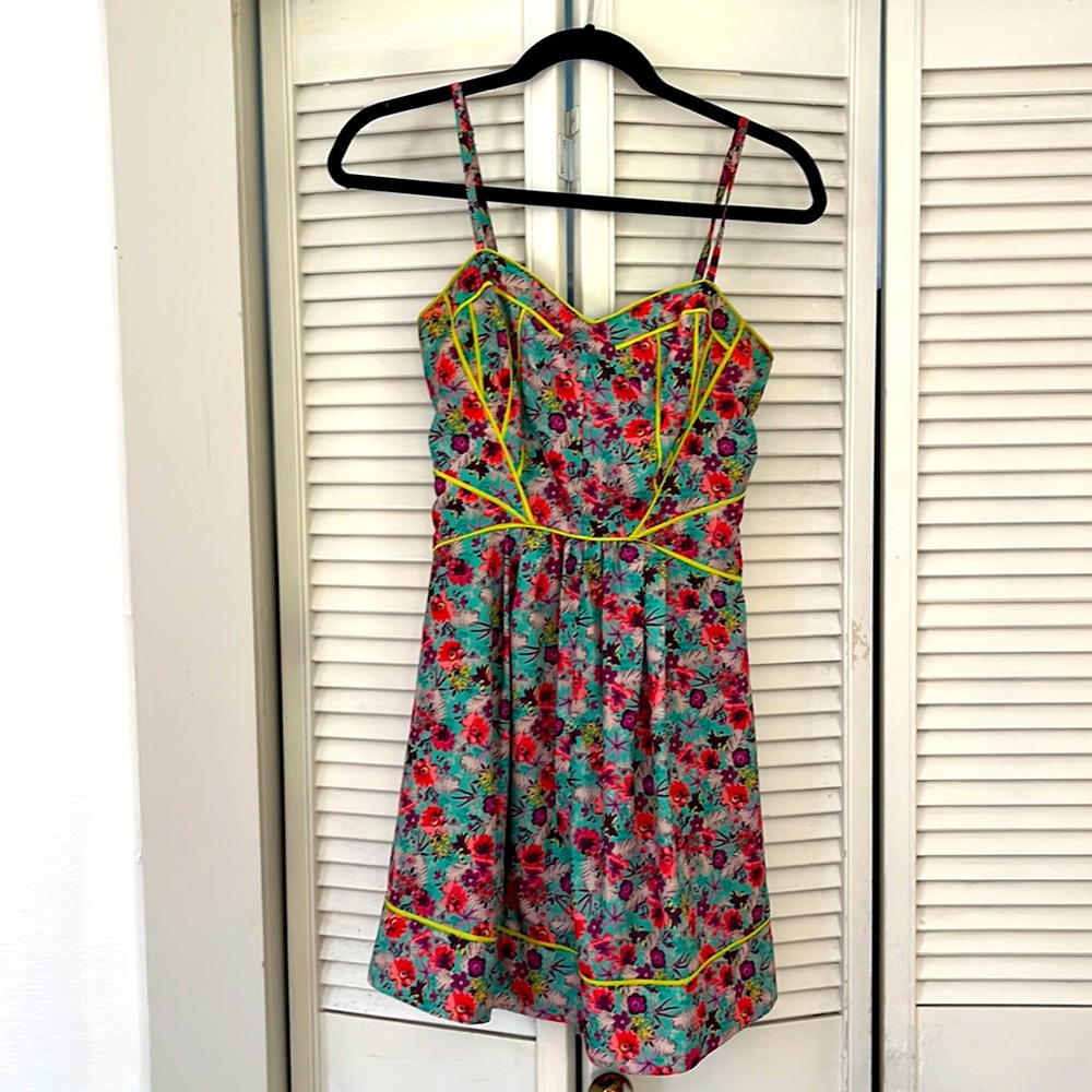 Sugar Lips sundress, size small. Like new. Flattering detailed top.
